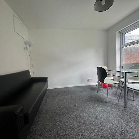 Homestays-Close To Coventry City And University I Free Parking I Wi-Fi Екстериор снимка
